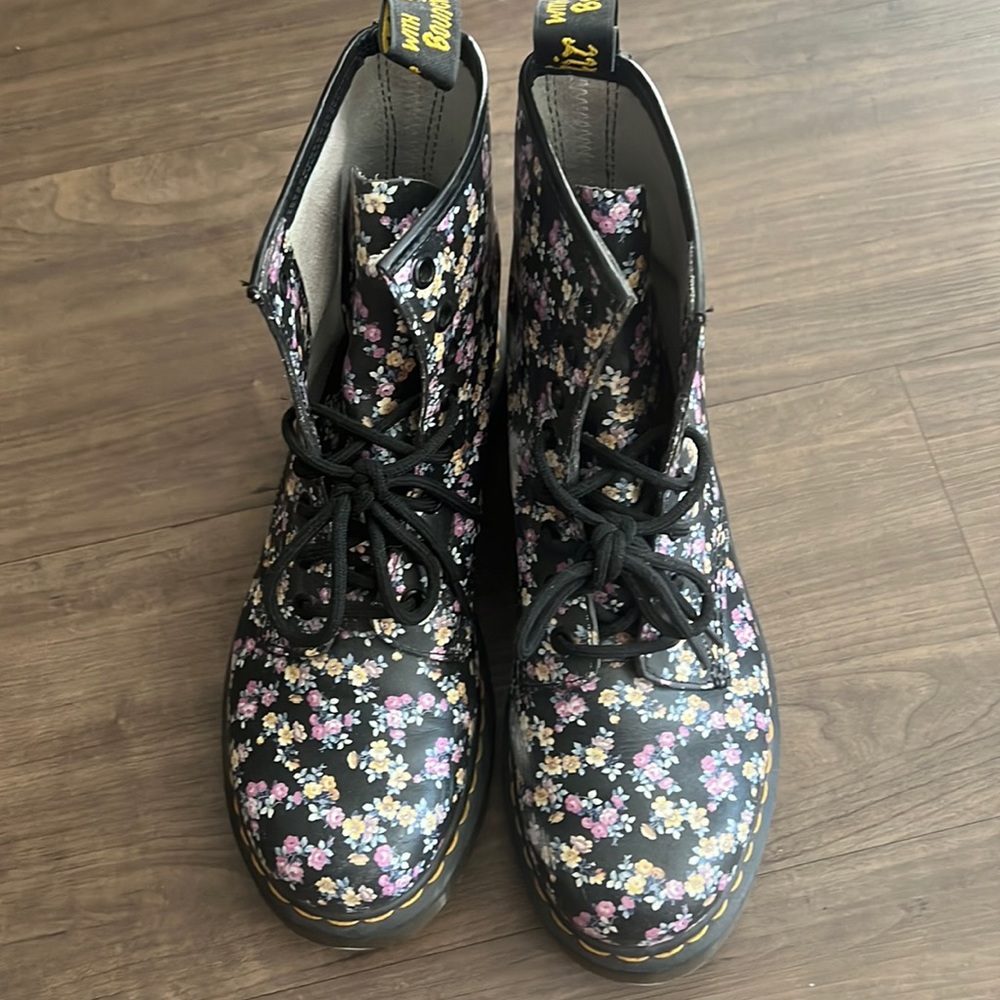 Dr Martens 1460 floral 8-eye boots